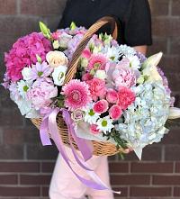 Композиция солнечный день в Амзя Цветочная композиция из Розы, Хризантемы, Пионы и Лизиантусы в корзине в Амзя