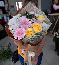 Букет цветов из:  Герберы, Розы и Хризантемы в Амзя