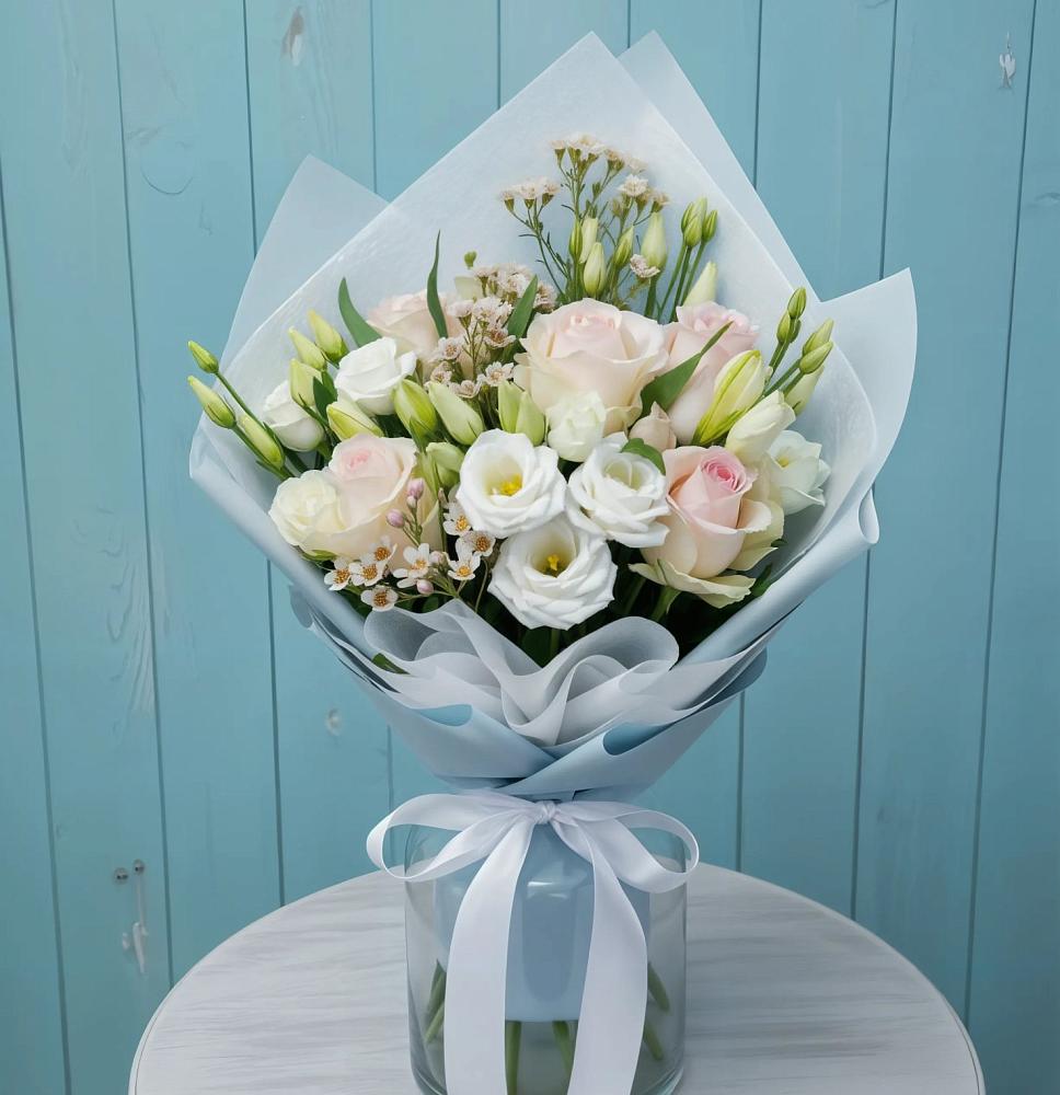 Букет цветов из: Розы и Лизиантусы в Амзя