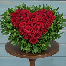 Цветочная композиция из Розы в виде сердца в Амзя