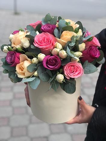 Цветочная композиция из Розы в шляпной коробке в Амзя
