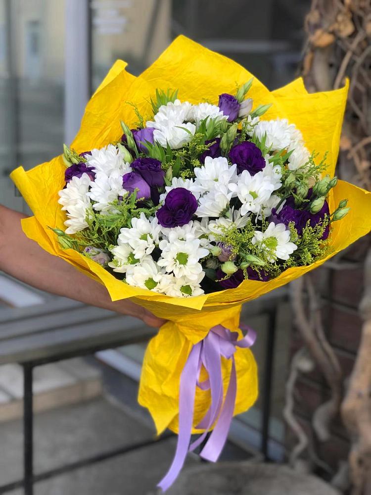 Букет цветов из: Ирисы, Хризантемы и Ромашки в Амзя