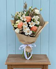 Букет цветов из:  Альстромерии, Лизиантусы, Розы и Хризантемы в Амзя