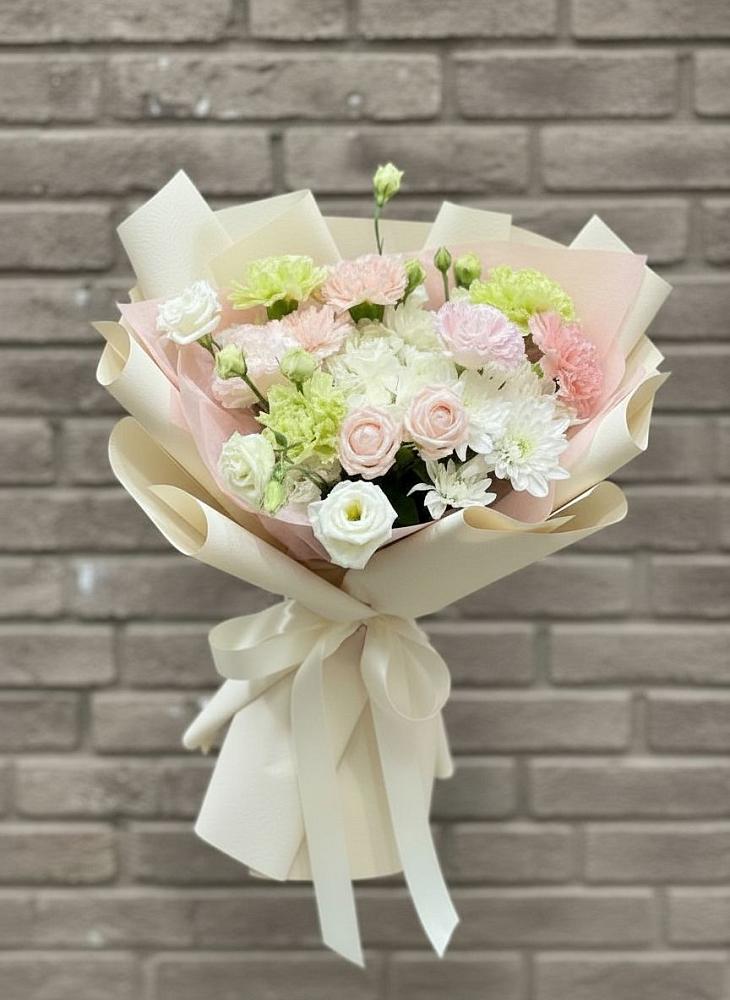 Букет цветов из: Гвоздики, Розы, Лизиантусы и Хризантемы в Амзя