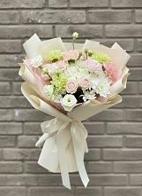 Букет цветов из:  Гвоздики, Розы, Лизиантусы и Хризантемы в Амзя