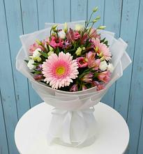 Букет цветов из:  Герберы, Альстромерии и Лизиантусы #REPLACE_PRED# Амзя