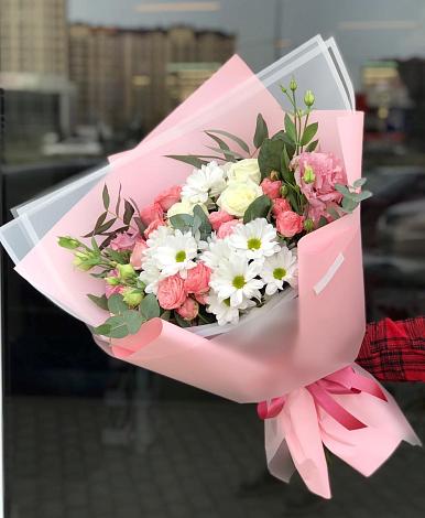 Букет цветов из: Розы, Лизиантусы и Хризантемы в Амзя